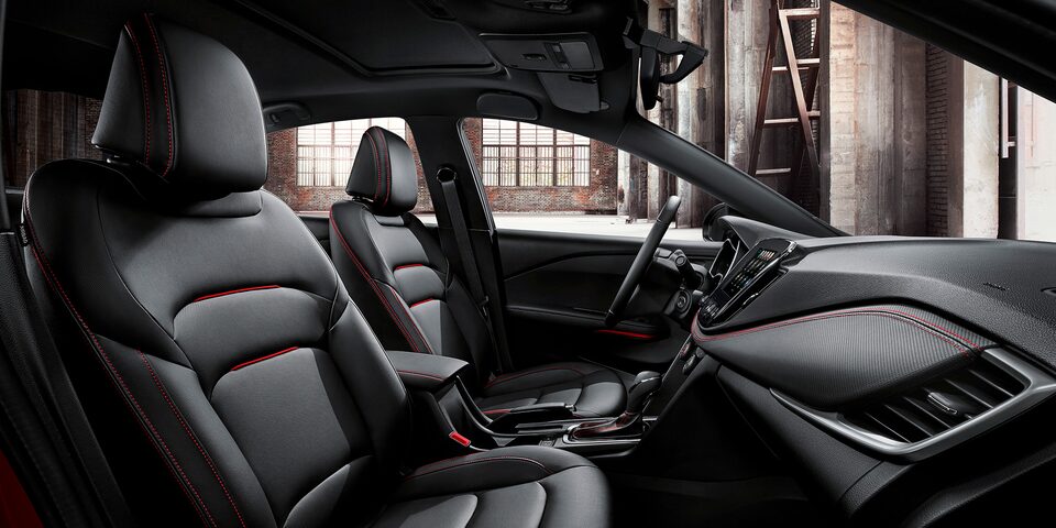 Espacioso y confortable interior de tu sedán, Chevrolet Cavalier 2024