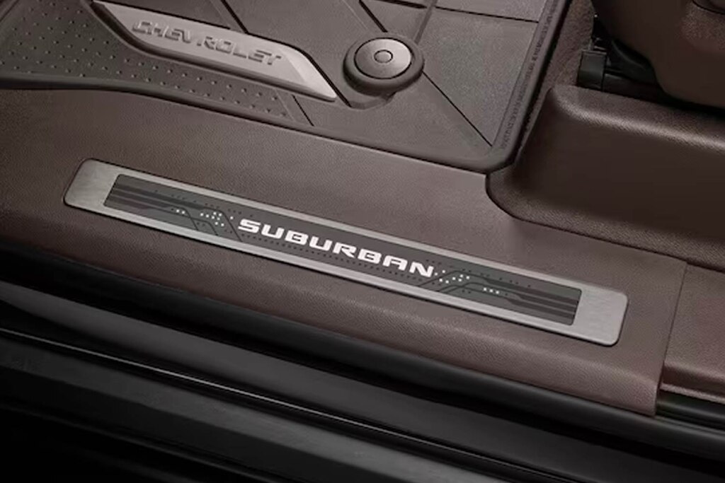 Protector de solera iluminado delantero y trasero para Suburban 2024
