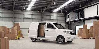 Vista frontal - Furgoneta Chevrolet Tornado Van con 650 kg de capacidad de carga y 3.3 metros cúbicos