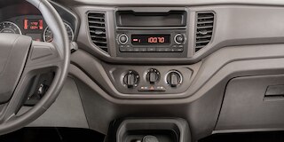 Chevrolet Tornado Van 2025 con Radio AM/FM, 1 puerto USB y bluetooth®