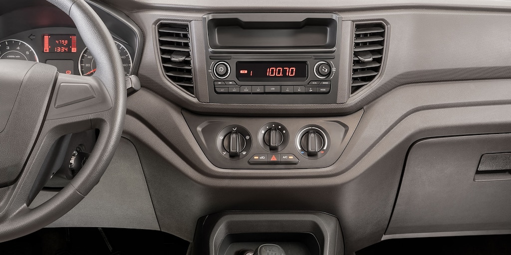 Chevrolet Tornado Van 2025 con Radio AM/FM, 1 puerto USB y bluetooth®